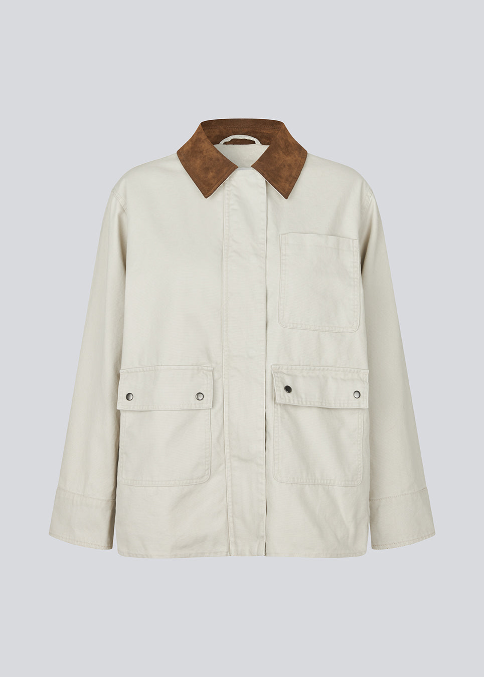 Jacket in beige with a rustic collar and a relaxed fit. The Ursulamd jacket features wide long sleeves, a concealed closure, and a modern, minimalist look – perfect for layering. The model is 175 cm and wears a size S/36.

Material:
100% Cotton

Lining:
100% Cotton

Filling:
100% Polyester