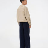 Tracksuitpants in navy blue with wide legs in 100% recycled polyester. Utopiamd pants has sidepockets, logo and an elastic waistband with tiebands. The model is 175 cm and wears a size S/36.

Material:
50% Cotton
50% Polyester