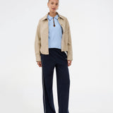 Tracksuitpants in navy blue with wide legs in 100% recycled polyester. Utopiamd pants has sidepockets, logo and an elastic waistband with tiebands. The model is 175 cm and wears a size S/36.

Material:
50% Cotton
50% Polyester