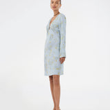 Beautiful and feminine dress with a romantic floral print. The lightweight fabric and flattering V-neckline create an elegant look, perfect for both everyday wear and special occasions. Made from 100% recycled polyester. The model is 175 cm and wears a size S/36.

Material:
100% Recycled Polyester