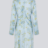 Beautiful and feminine dress with a romantic floral print. The lightweight fabric and flattering V-neckline create an elegant look, perfect for both everyday wear and special occasions. Made from 100% recycled polyester. The model is 175 cm and wears a size S/36.

Material:
100% Recycled Polyester