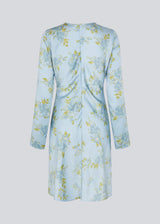 Beautiful and feminine dress with a romantic floral print. The lightweight fabric and flattering V-neckline create an elegant look, perfect for both everyday wear and special occasions. Made from 100% recycled polyester. The model is 175 cm and wears a size S/36.

Material:
100% Recycled Polyester