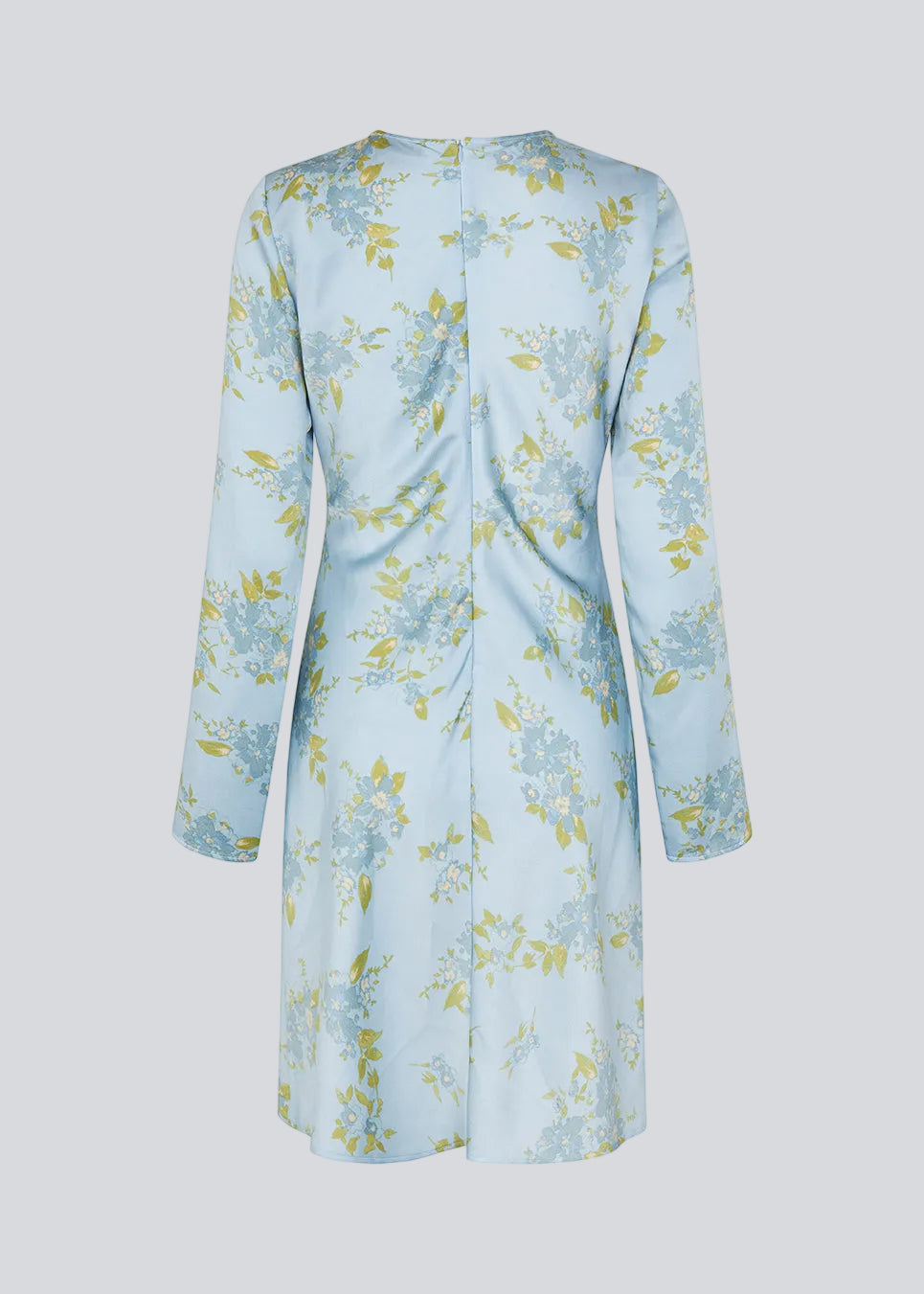 Beautiful and feminine dress with a romantic floral print. The lightweight fabric and flattering V-neckline create an elegant look, perfect for both everyday wear and special occasions. Made from 100% recycled polyester. The model is 175 cm and wears a size S/36.

Material:
100% Recycled Polyester