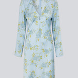 Beautiful and feminine dress with a romantic floral print. The lightweight fabric and flattering V-neckline create an elegant look, perfect for both everyday wear and special occasions. Made from 100% recycled polyester. The model is 175 cm and wears a size S/36.

Material:
100% Recycled Polyester