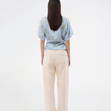 Light and feminine blouse in blue with a romantic floral print. The UttaMD SS Top is designed with short, wide sleeves and a relaxed fit for an elegant and effortless look. Made from 100% recycled polyester. The model is 175 cm and wears a size S/36.

Material:
100% Recycled Polyester