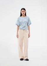 Light and feminine blouse in blue with a romantic floral print. The UttaMD SS Top is designed with short, wide sleeves and a relaxed fit for an elegant and effortless look. Made from 100% recycled polyester. The model is 175 cm and wears a size S/36.

Material:
100% Recycled Polyester