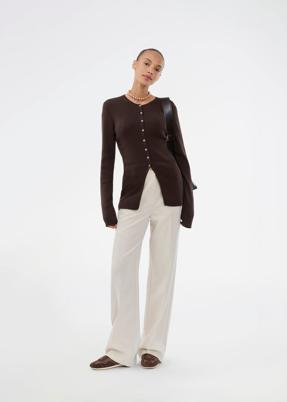 Timeless rib-knit cardigan in brown with a round neckline and front button closure. The UvisMD Cardigan features a fitted silhouette and a soft quality that gives it a feminine and elegant look. Perfect for everyday wear and layering through the seasons. The model is 175 cm and wears a size S/36.

Material:
100% Organic Cotton