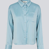 Feminine shirt in blue in lustrous satin. The Valdomd shirt features classic details such as a chest pocket, long sleeves, button closure, and a length that reaches the waistband. Made from 98% recycled polyester, this shirt is perfect for both elegant and casual looks.

Style with matching pants.&nbsp;