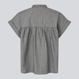 Striped short-sleeve top in 100% organic cotton. The ValentinMD Stripe Top features a wide, relaxed fit with a round neckline, button closure, and large chest pockets. A modern and comfortable style for an effortless everyday look.
