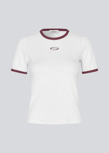 Short-sleeved T-shirt with contrast trims and logo on the front. The VernoMD T-shirt is made from soft, organic cotton jersey with stretch for a comfortable, close fit. A simple and sporty design, perfect for both everyday wear and leisure.