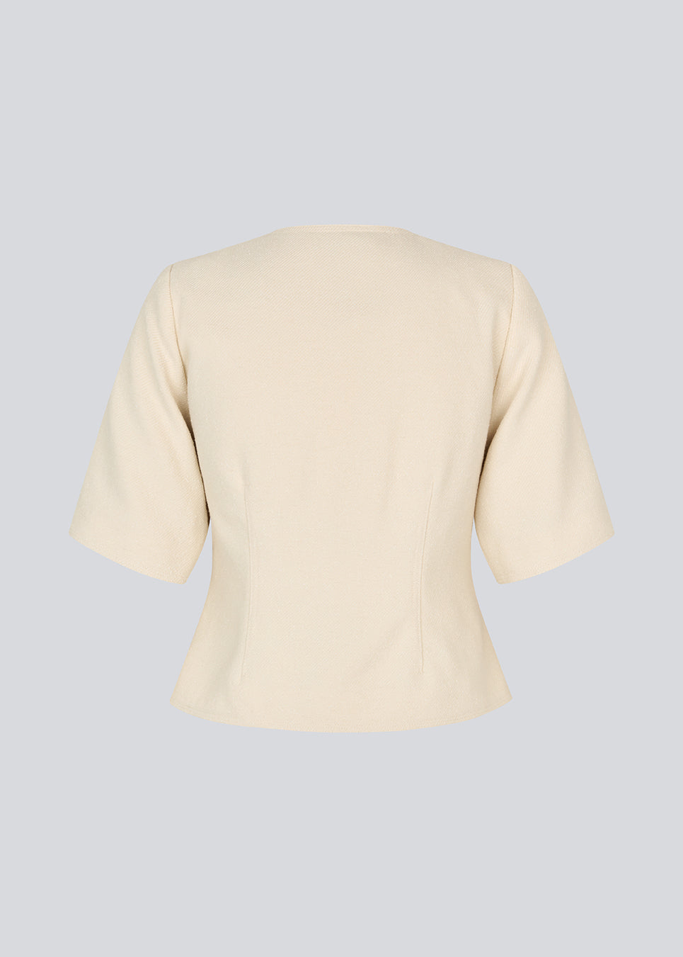 Short-sleeved, tailored blazer. The VesMD blazer features short sleeves and a round neckline. The elegant front button closure adds a sophisticated touch and allows the blazer to also be styled as a top.