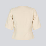 Short-sleeved, tailored blazer. The VesMD blazer features short sleeves and a round neckline. The elegant front button closure adds a sophisticated touch and allows the blazer to also be styled as a top.