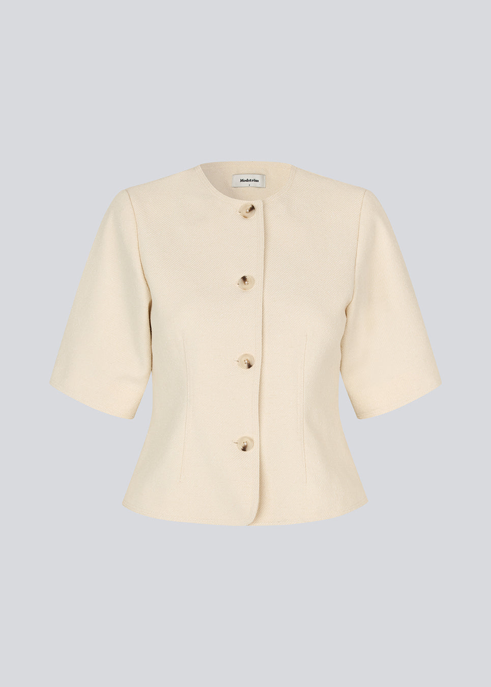 Short-sleeved, tailored blazer. The VesMD blazer features short sleeves and a round neckline. The elegant front button closure adds a sophisticated touch and allows the blazer to also be styled as a top.