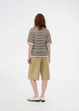 Elegant and lightweight cardigan in navy and beige in a beautifully knitted openwork pattern with stripes. The VesterMD Stripe cardigan features short sleeves, a collar, and an adjustable drawstring closure at the front, creating a feminine and relaxed look. Made from 100% organic cotton for soft and breathable comfort.