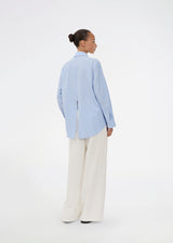 Long, classic blue striped shirt. The ViggeMD Stripe Shirt features timeless details such as a collar, button closure, and cuffs, along with a high slit at the back that adds a modern twist to the otherwise simple design. The model is 175 cm and wears a size S/36.


Material:
50% Organic Cotton
50% Polyester