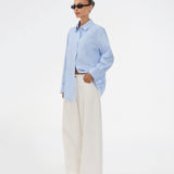 Long, classic blue striped shirt. The ViggeMD Stripe Shirt features timeless details such as a collar, button closure, and cuffs, along with a high slit at the back that adds a modern twist to the otherwise simple design. The model is 175 cm and wears a size S/36.


Material:
50% Organic Cotton
50% Polyester