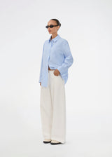 Long, classic blue striped shirt. The ViggeMD Stripe Shirt features timeless details such as a collar, button closure, and cuffs, along with a high slit at the back that adds a modern twist to the otherwise simple design. The model is 175 cm and wears a size S/36.


Material:
50% Organic Cotton
50% Polyester