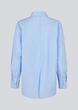 Long, classic blue striped shirt. The ViggeMD Stripe Shirt features timeless details such as a collar, button closure, and cuffs, along with a high slit at the back that adds a modern twist to the otherwise simple design. The model is 175 cm and wears a size S/36.


Material:
50% Organic Cotton
50% Polyester
