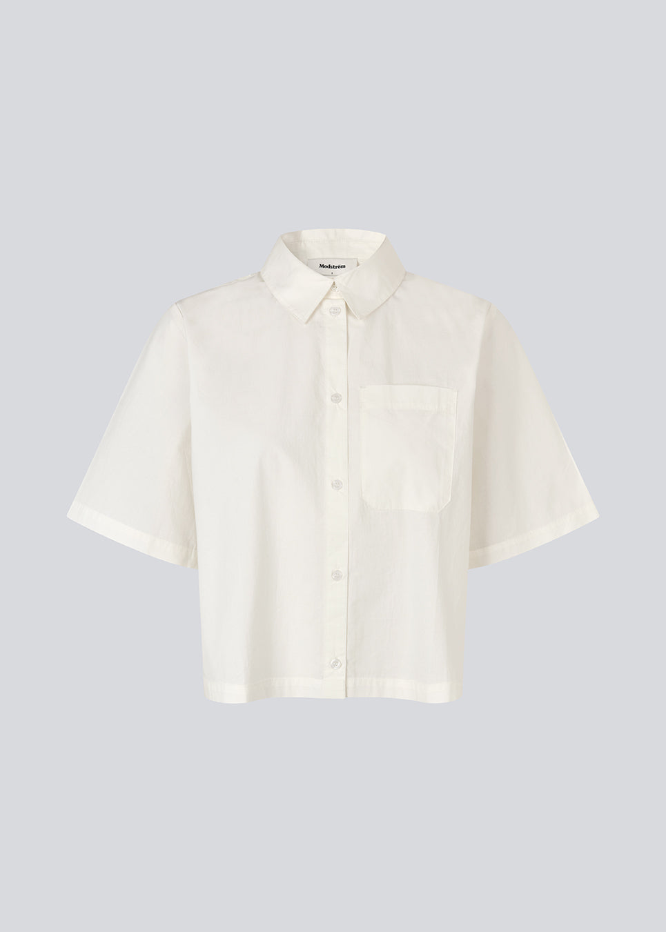 Short shirt with wide short sleeves. The VilbertMD shirt is made from 100% organic cotton and features classic details such as a collar, button closure, and chest pocket.
