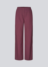 Loose blue vest with a collar in our classic gale material. Galemd vest is sleeveless and has a front button closure. 