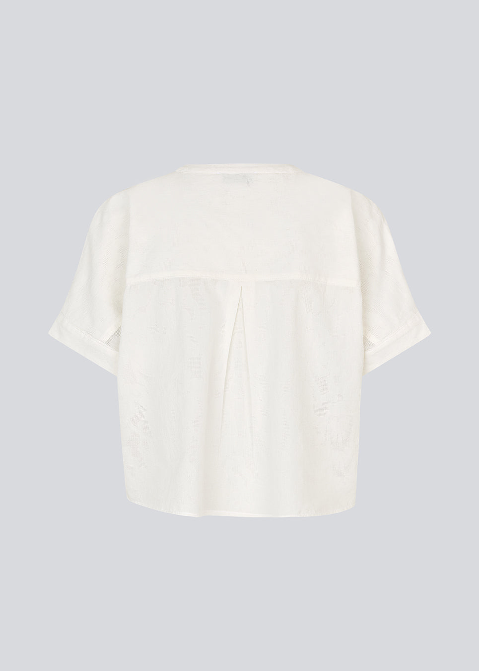 Short-sleeved shirt-blouse with a solid-color print. The VilleminMD shirt features a button closure, round neckline, and rolled-up sleeves, with a length that reaches the waistband. A timeless and elegant choice that can easily be styled for both everyday and evening wear.