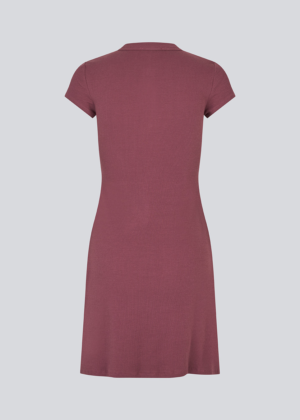 Ribbed T-shirt dress with front buttons. The VilsonMD dress features short sleeves, a fitted silhouette, and a thigh-length cut. A modern and feminine dress that combines classic details with a timeless, elegant look.