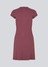 Ribbed T-shirt dress with front buttons. The VilsonMD dress features short sleeves, a fitted silhouette, and a thigh-length cut. A modern and feminine dress that combines classic details with a timeless, elegant look.