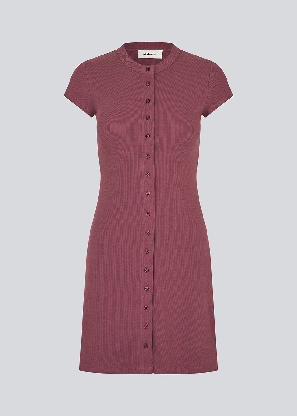 Ribbed T-shirt dress with front buttons. The VilsonMD dress features short sleeves, a fitted silhouette, and a thigh-length cut. A modern and feminine dress that combines classic details with a timeless, elegant look.