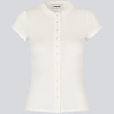 Ribbed white T-shirt with front buttons. The VilsonMD T-shirt features short sleeves, a fitted silhouette, and a hip-length cut. A modern and feminine T-shirt that combines classic details with a timeless, elegant look.