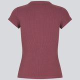 Ribbed T-shirt with front buttons. The VilsonMD T-shirt features short sleeves, a fitted silhouette, and a hip-length cut. A modern and feminine T-shirt that combines classic details with a timeless, elegant look.