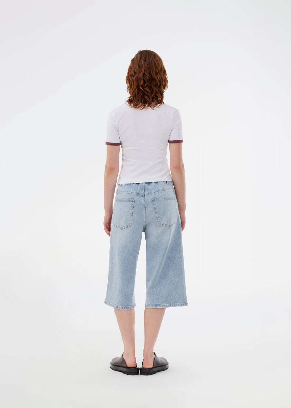 Cool and relaxed denim shorts in a light wash. The Vitomd Long Shorts feature a classic five-pocket design. The loose fit and knee-length cut create a trendy, effortless look. 