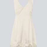 Short satin dress in white/cream with lace details. Vuemd dress features wide straps, a crossed detail at the bust, and a hidden side zip. Elegant and feminine – ideal for both everyday wear and special occasions.