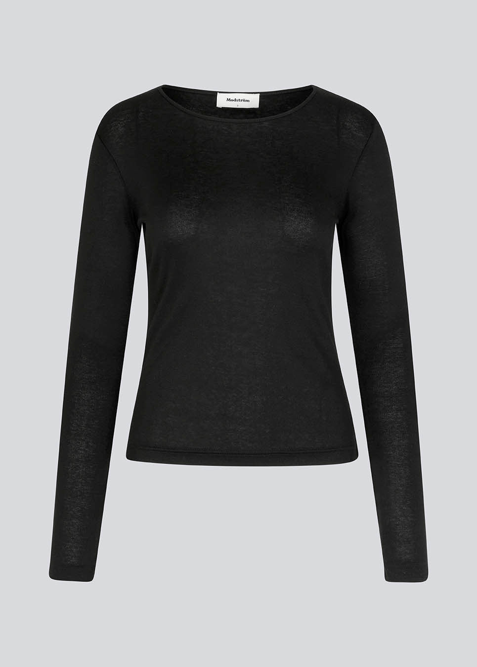 HarperMD LS top in black is a slim-fitting top with long sleeves and a round neck made from a thin, soft jersey. The model is 175 cm and wears a size S/36.