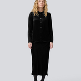 Black long wide satin skirt. Parveenmd skirt has an elastic waistband. The model is 175 cm and wears a size s/36.