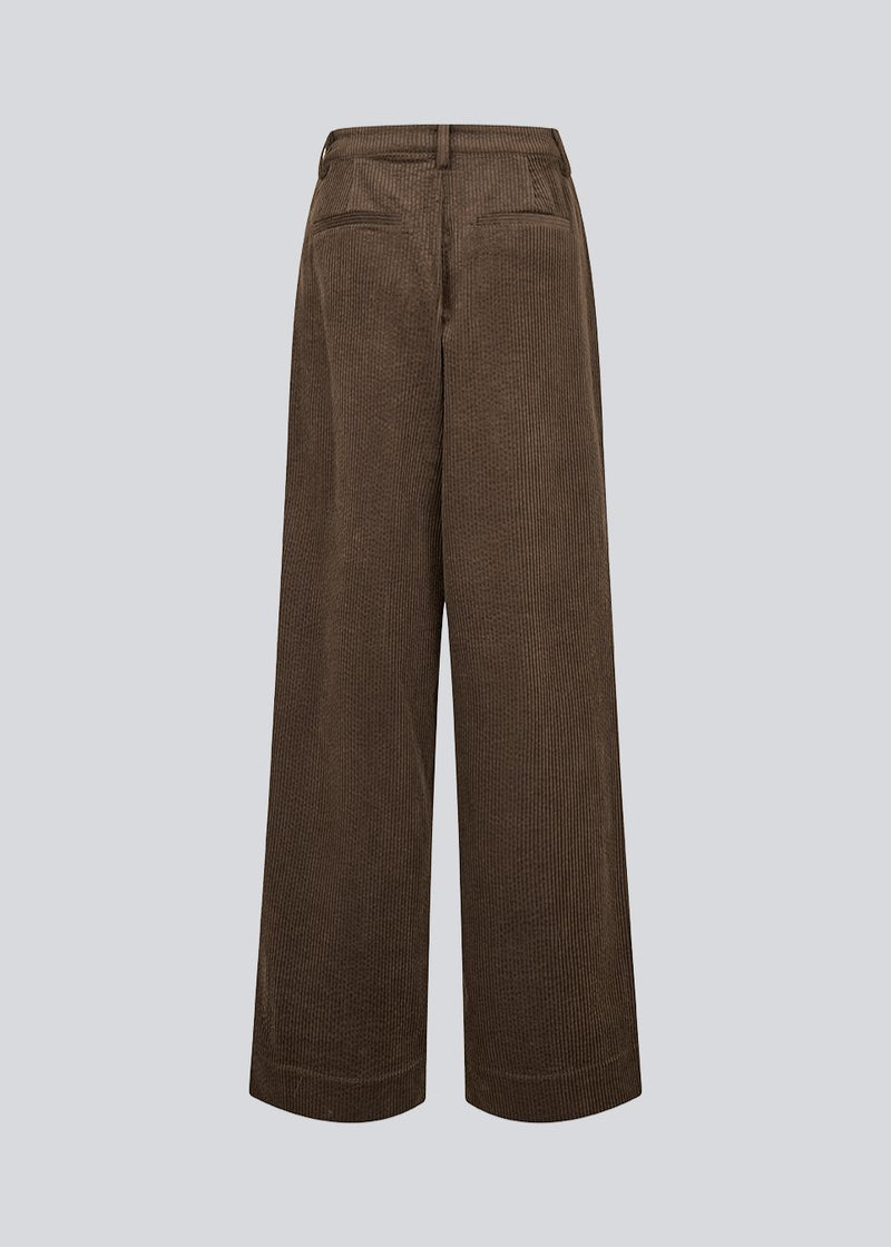 Suit trousers with pleats in corduroy. Pablomd wide pants has long wide legs with sidepockets.
