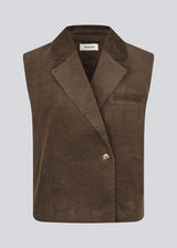 Sleek vest in soft corduroy. The Roycemd vest features a modern asymmetric closure and a single chest pocket – a versatile layering piece that’s easy to style.