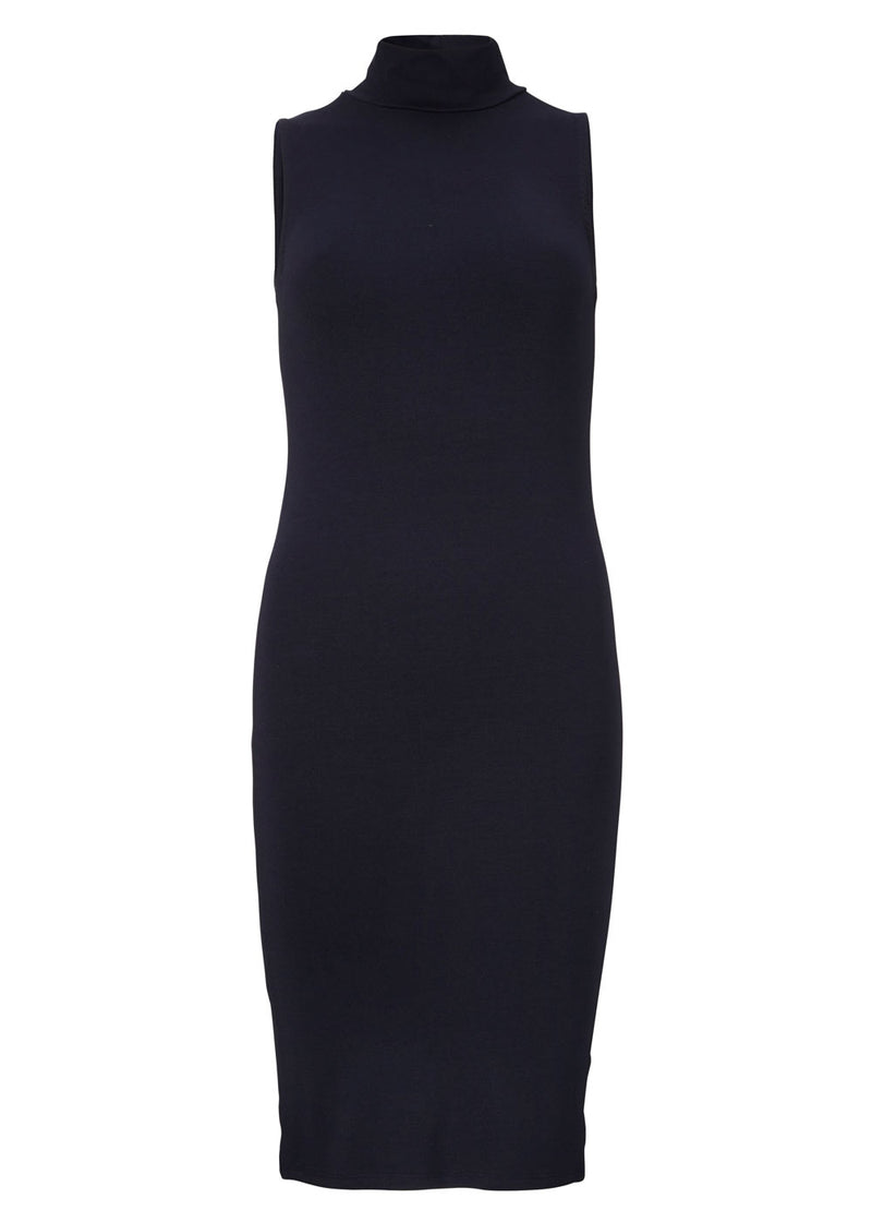 Nice dress without sleeves and with a high neck in navy noir. Theo dress is in a nice cotton/modal quality and has a slim fit.