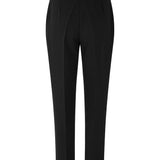 Klassiske bukser i sort med pressefolder og lige afkortede ben. NelliMD cropped pants lukkes med en skjult lynlås i siden og har en skjult elastik i taljen for et mere komfortabelt fit. Modellen er 173 cm og har en størrelse S/36 på