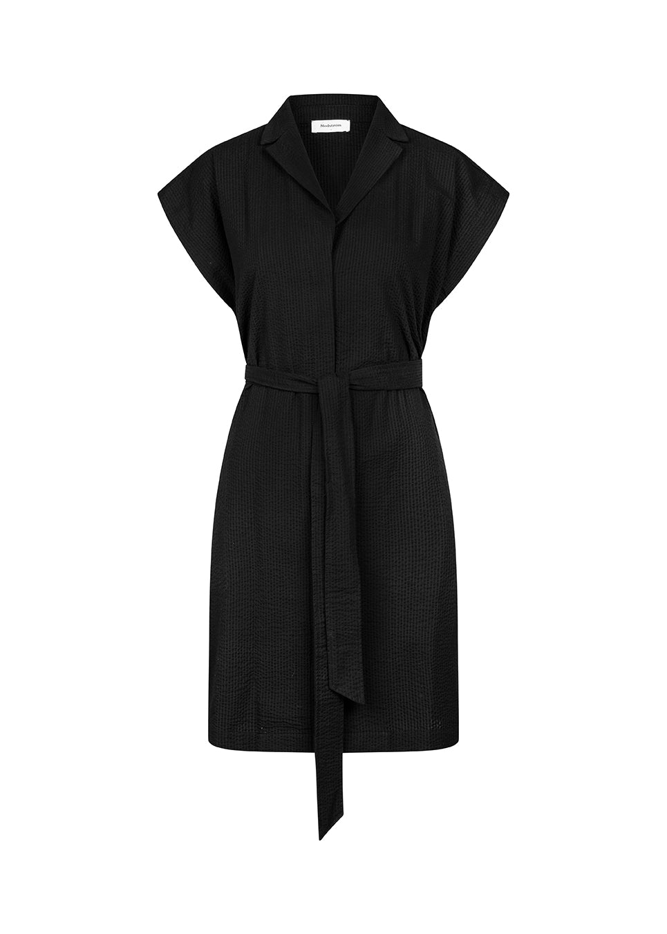 Panne dress in Black is a cotton dress with a beautiful silhouette. The dress features a nice collar, tieband and a sleeveless design with wide shoulders. The model is 173 cm and wears a size S/36