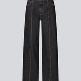 Edgy jeans i bomuldsdenim med syningsdetaljer og klassiske lommer. Sandermd Jeans har bæltestropper, skjult lynlåslukning og en enkelt knaplukning, som skaber et moderne look.