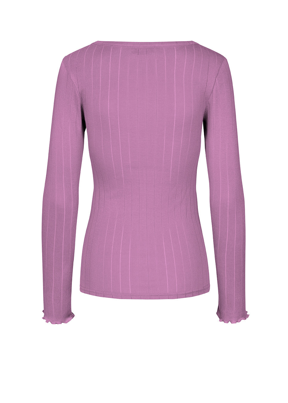 Tætsiddende langærmet t-shirt med en feminin flæsekant på ærmerne. Issy LS t-shirt er i en blød jersey med et dekorativt hulmønster.