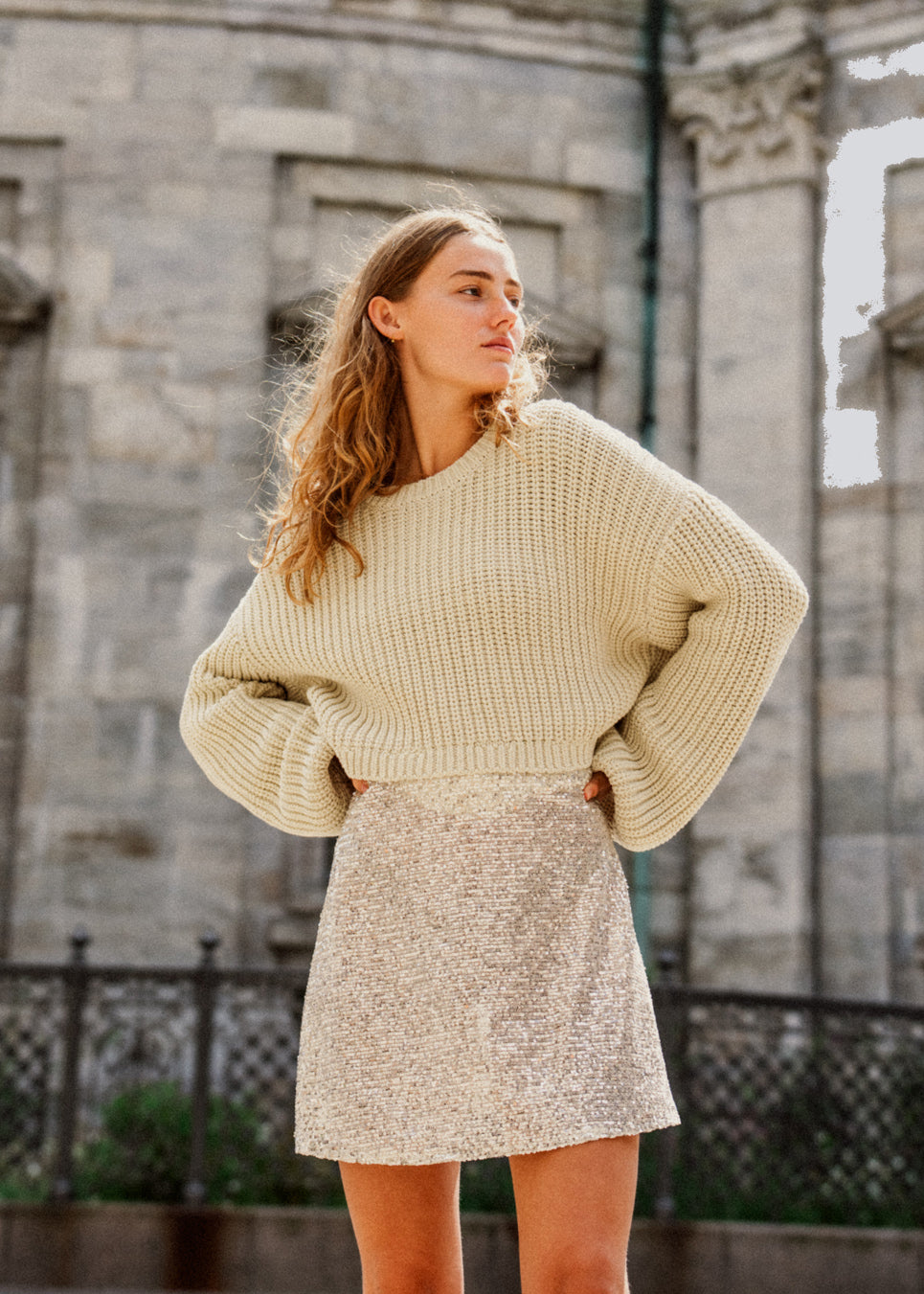 Chunky knit in a cotton blend with a wide, round neck and a slightly cropped length. FlakaMD o-neck has a relaxed silhouette with extra long balloon sleeves. The model is 175 cm and wears a size S/36.