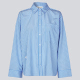 Oversize shirt with loose sleeves. KadirMD stripe shirt has a shirt collar and a cuff with button closure.