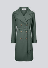 Trenchcoat jacket in green with a classic look and wide revers, a belted waist, and button closure. Hiro jacket is the perfect transition jacket. This jacket has a spacious fit.&nbsp;