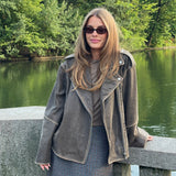Short wool-blend skirt. Pektinmd skirt has a lining and an invisible side zipper. Josefine Vigt is 165 cm and wears a size small. The model is 175 cm and wears a size s/36.