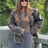 Short wool-blend skirt. Pektinmd skirt has a lining and an invisible side zipper. Josefine Vigt is 165 cm and wears a size small. The model is 175 cm and wears a size s/36.