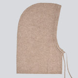 Warm beige balaclava in a nice wool mixture, which will be perfect for the cold days. KarnisMD balaclava is knitted and has strings.
