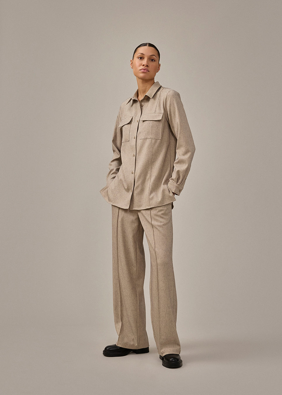 Pants with wide legs and stitched pintocks. KalemMD pants has side pockets and a string in the waist.