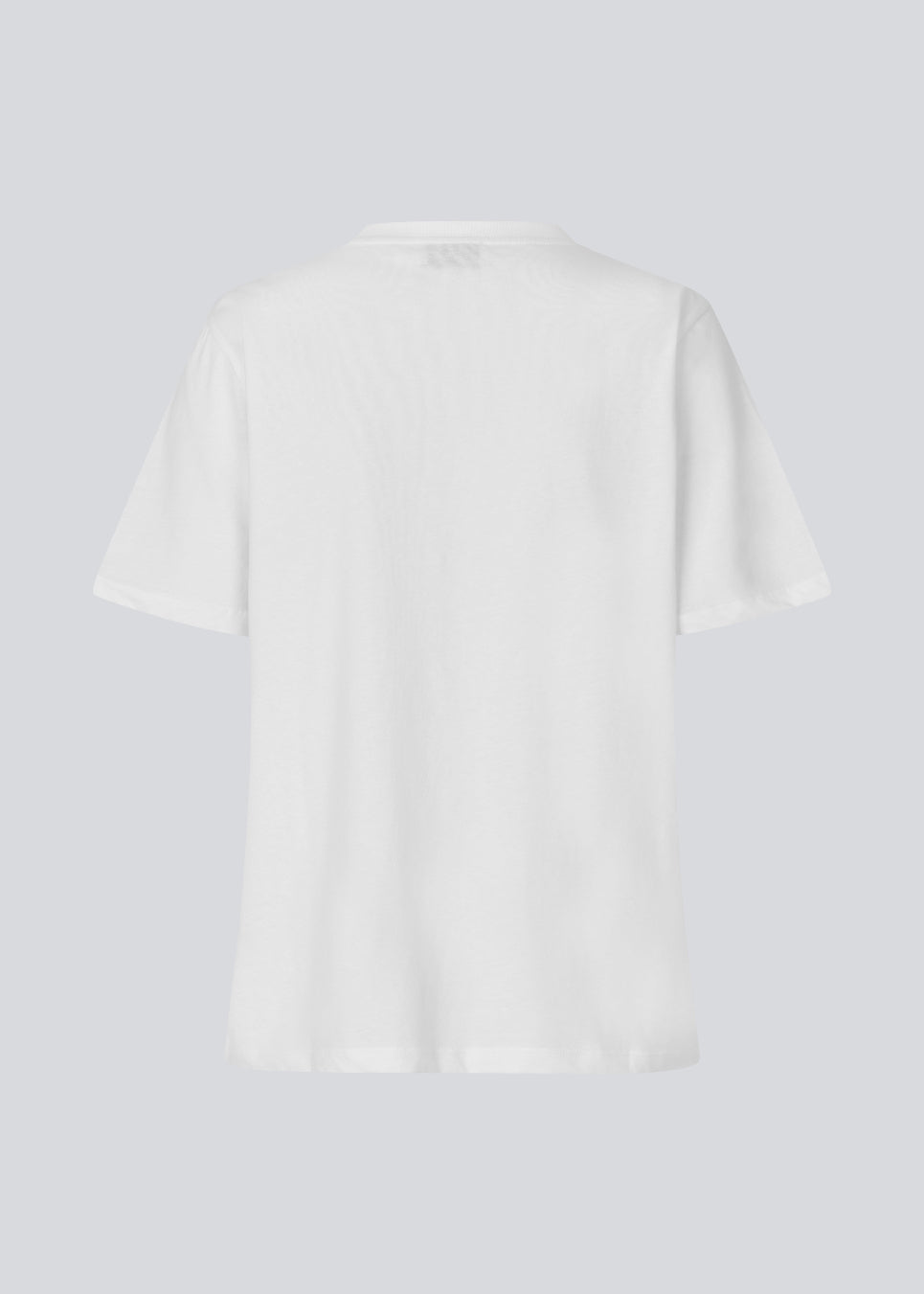 Short-sleeved t-shirt with a rose detail on the chest. The Priyamd t-shirt features a loose fit and is crafted from 100% organic cotton.

Material:
100% Organic Cotton