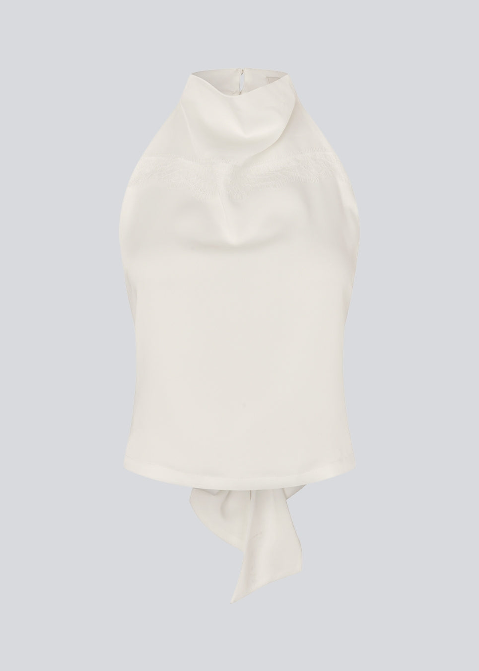 Halternecktop with a tiedetail in satin. Timmiemd top has an open back and a button closure at the neck.&nbsp;